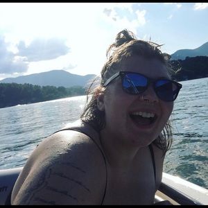 Meet your Posher, Caitlin